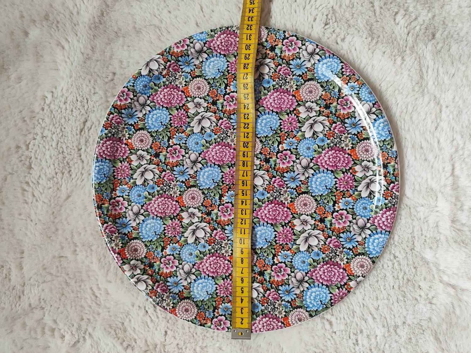 Plat en porcelaine à fleur