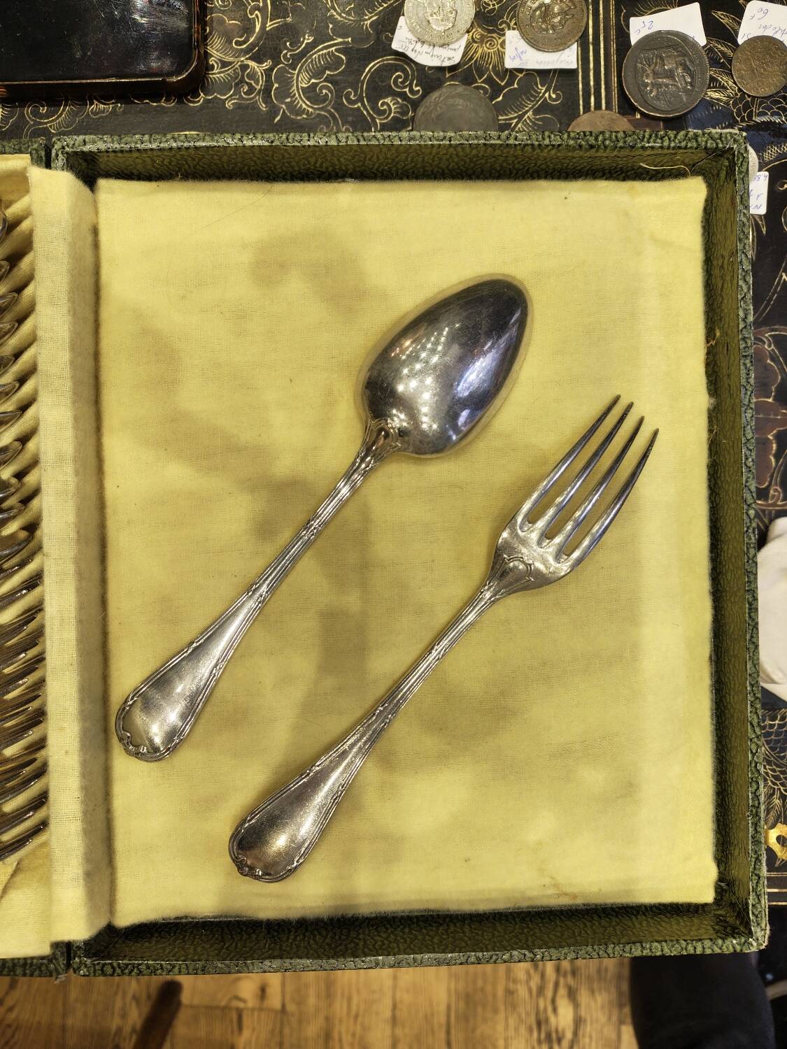 Christofle cutlery set, crossed ribbons model.