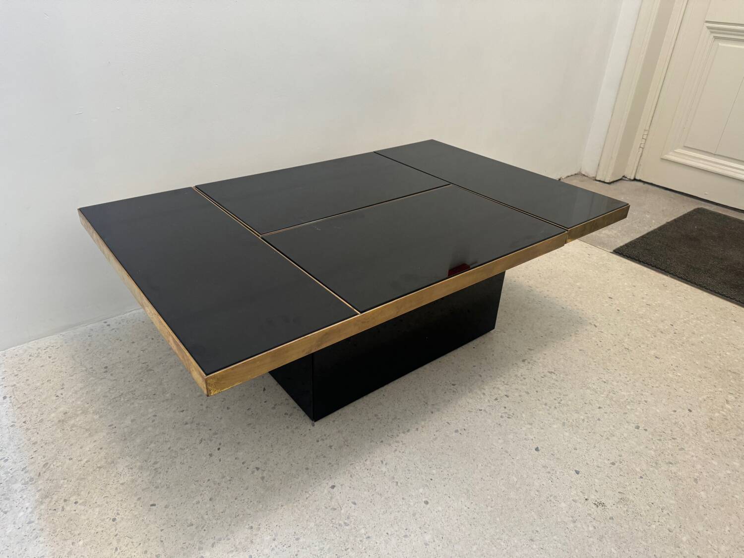 Sliding coffee table - hidden bar - Belgo Chrom