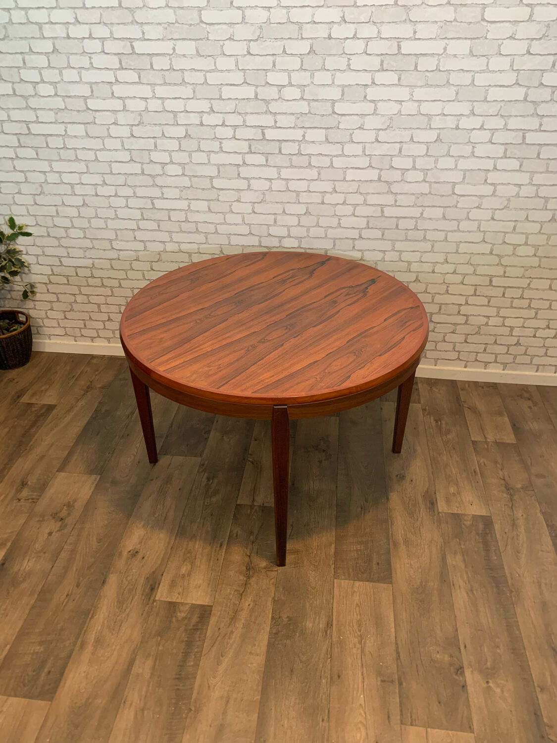 Extendable round table in rosewood 1960