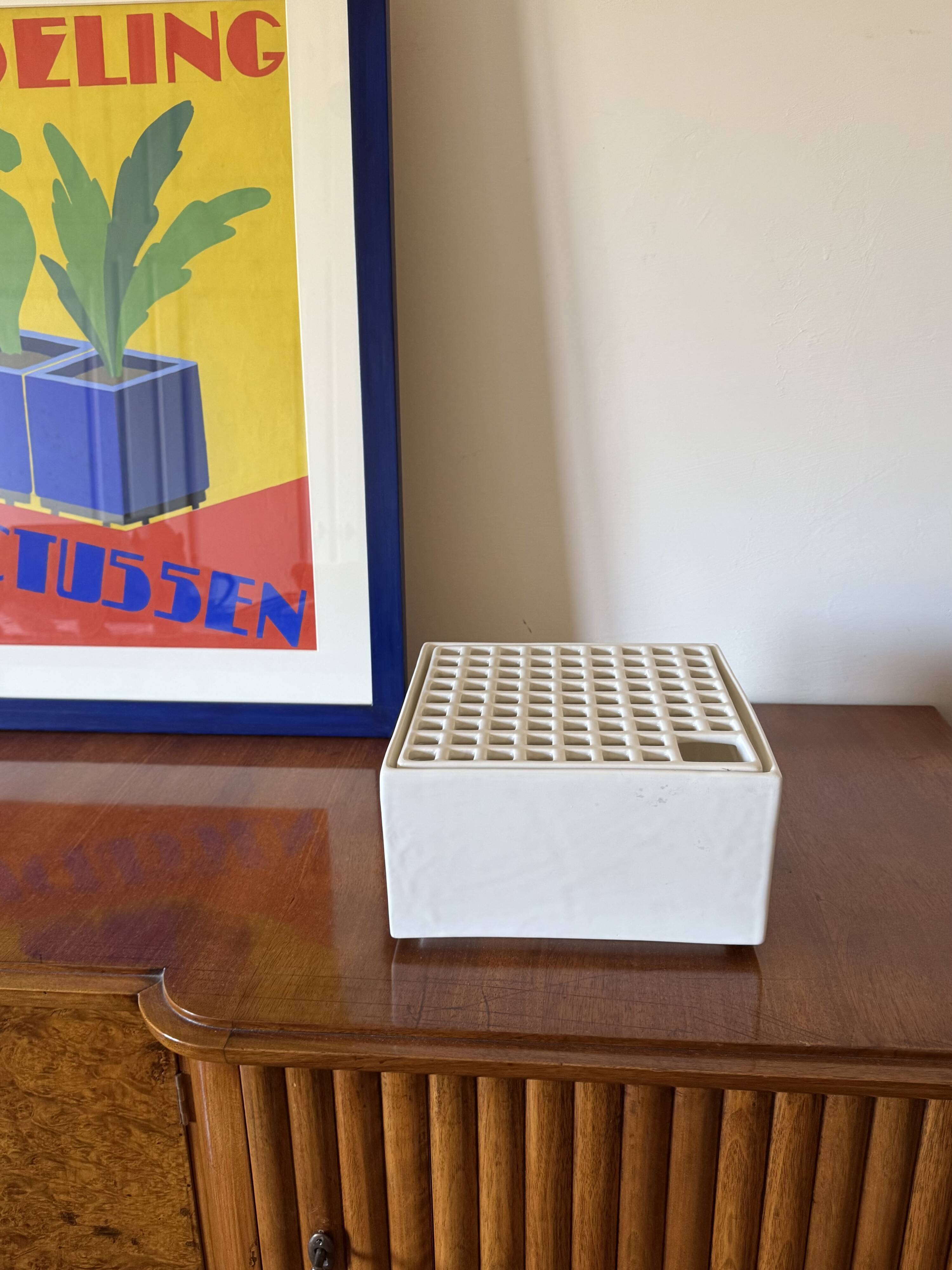 Studio Opi, White space age mod. Ikebana C ceramic vase / ashtray, Gabbiane