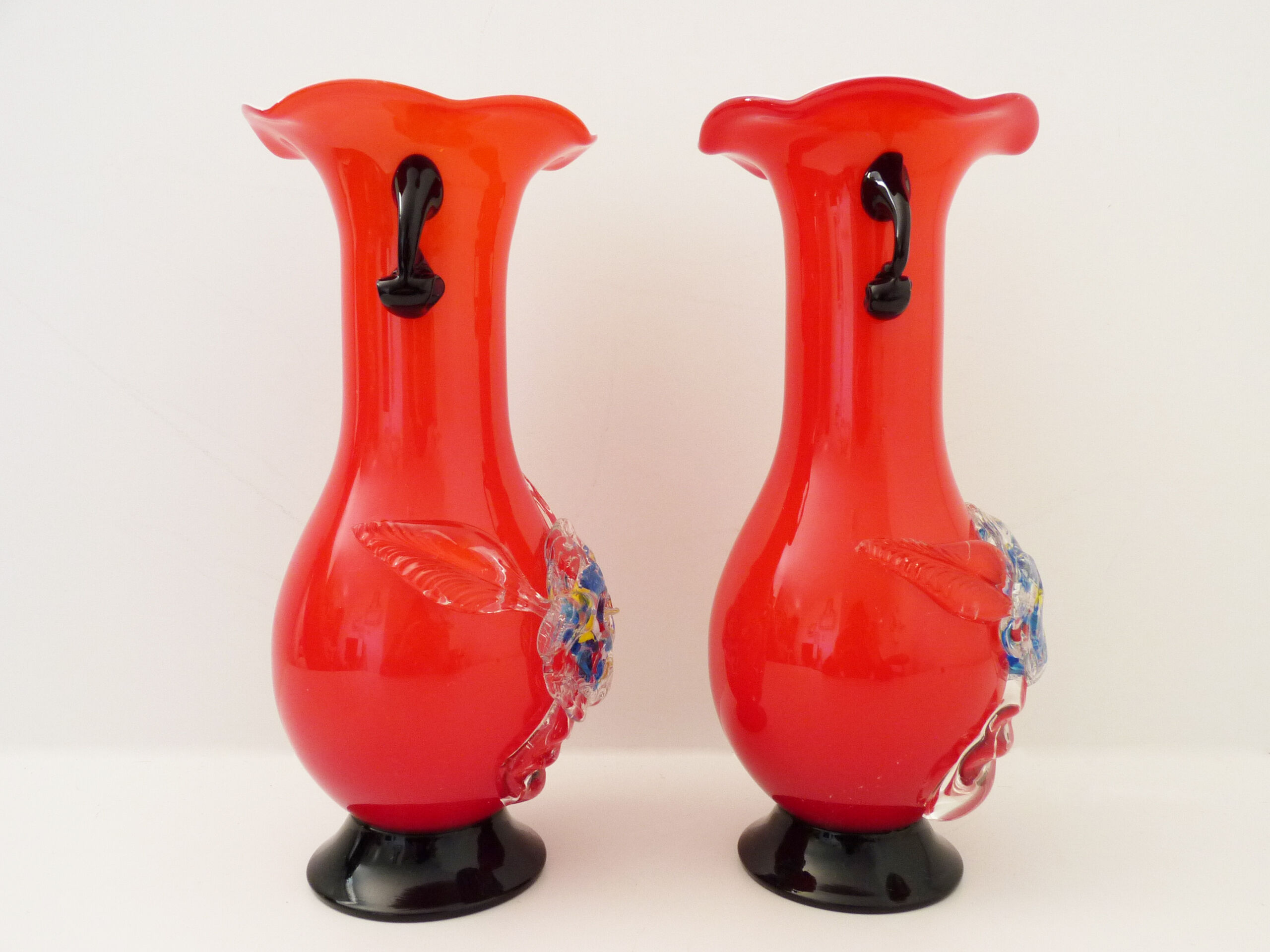 Murano ruby red blown glass vase, with floral decoration with colorful inclusion. Unit