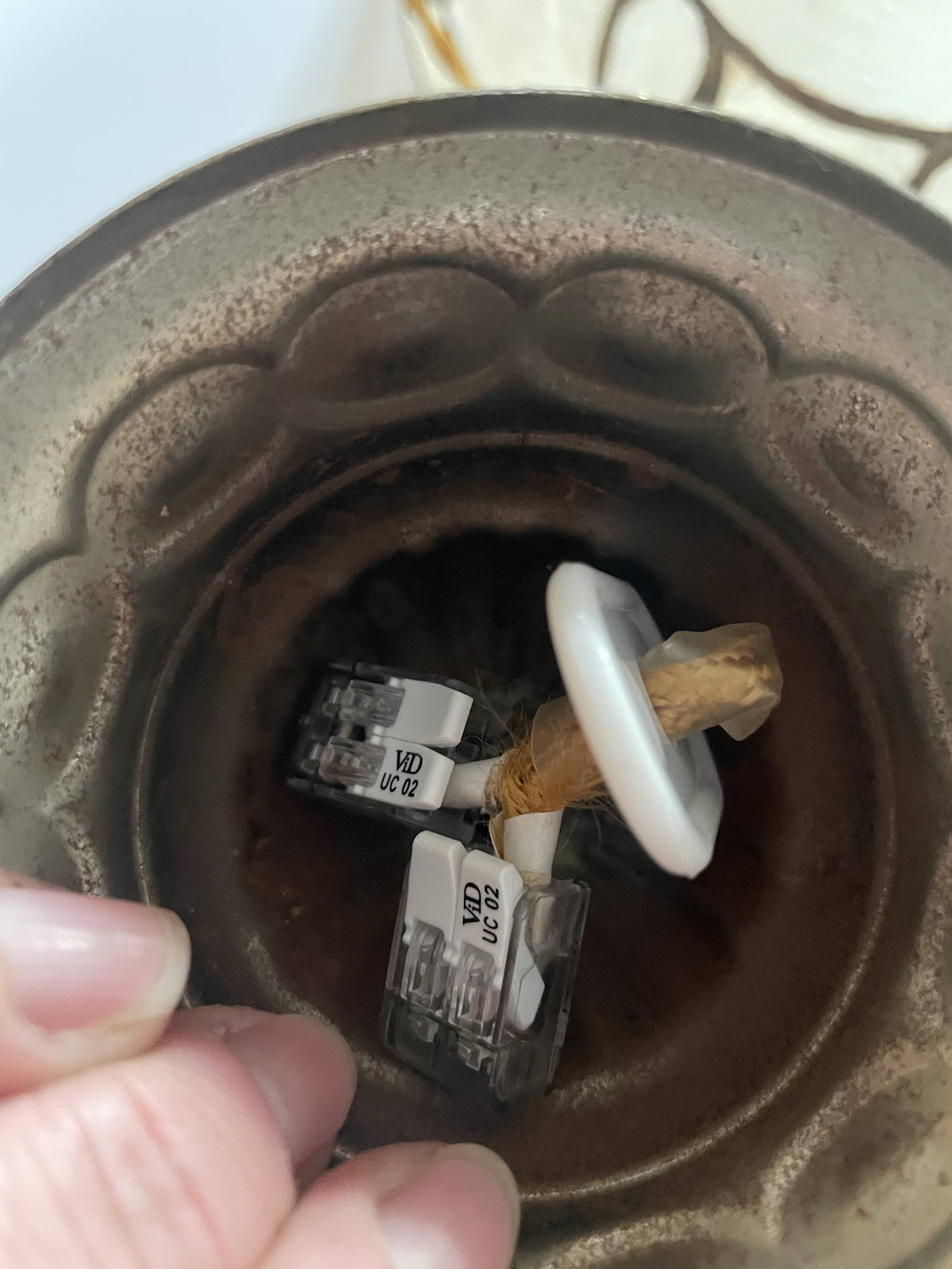Large pendant lamp with mother-of-pearl and brass shade