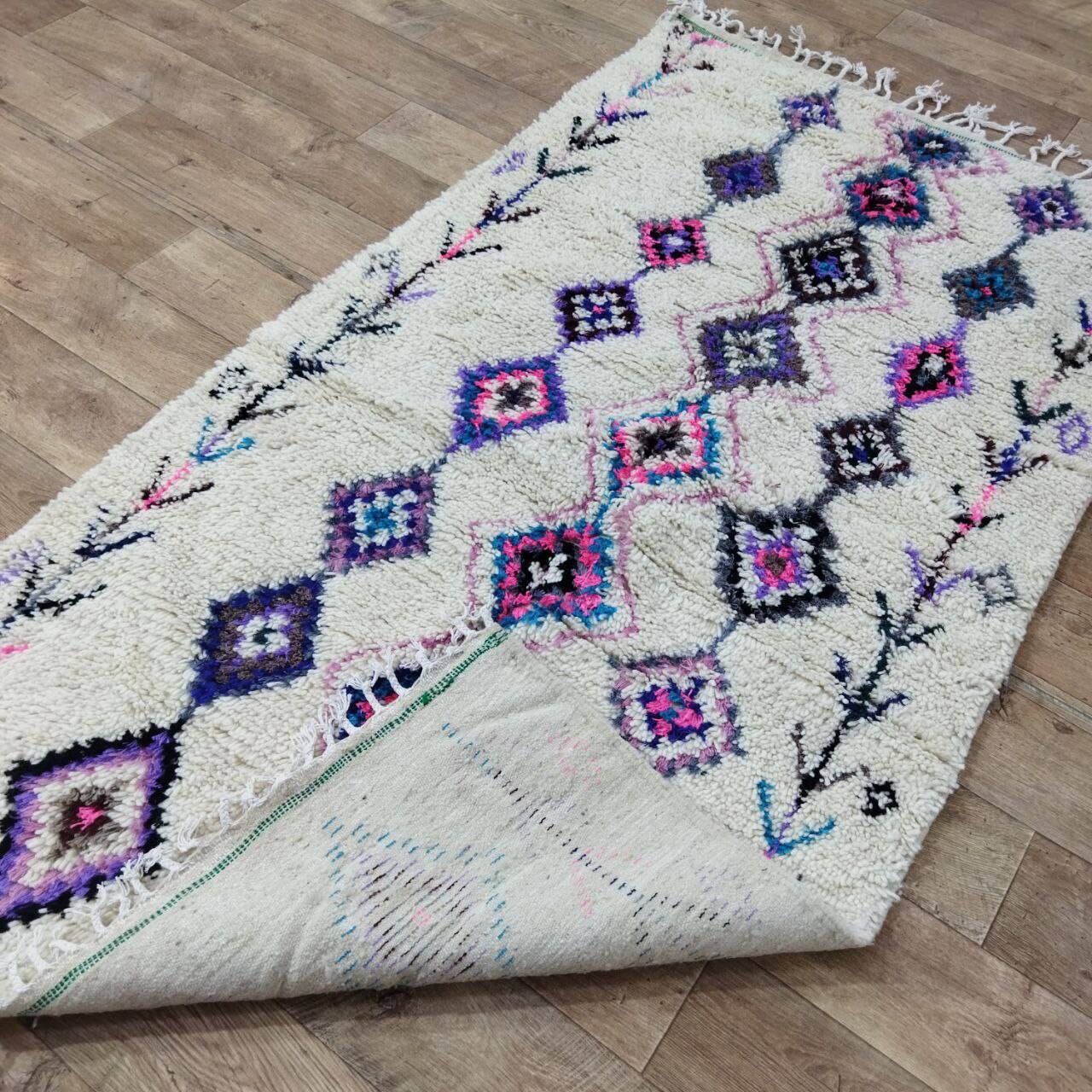 Handmade moroccan berber rug 217 x 117 cm