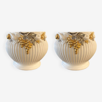 Paire de vases en céramique laquée blanche avec décorations dorées, Italie, années 1970