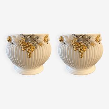 Coppia di vasi in ceramica laccata di colore bianco con decori in oro, Italia 1970s, in ottimo stato