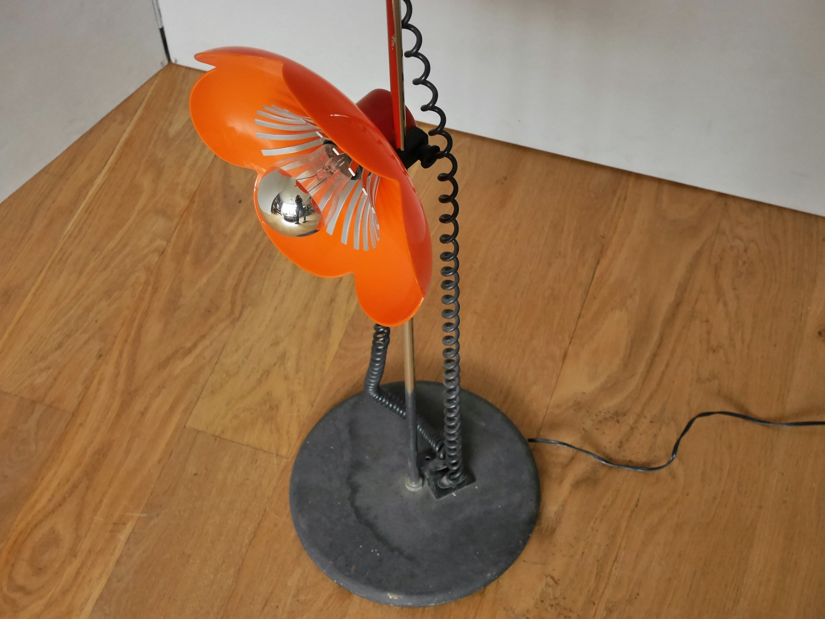 Lamppost flowers design seventies