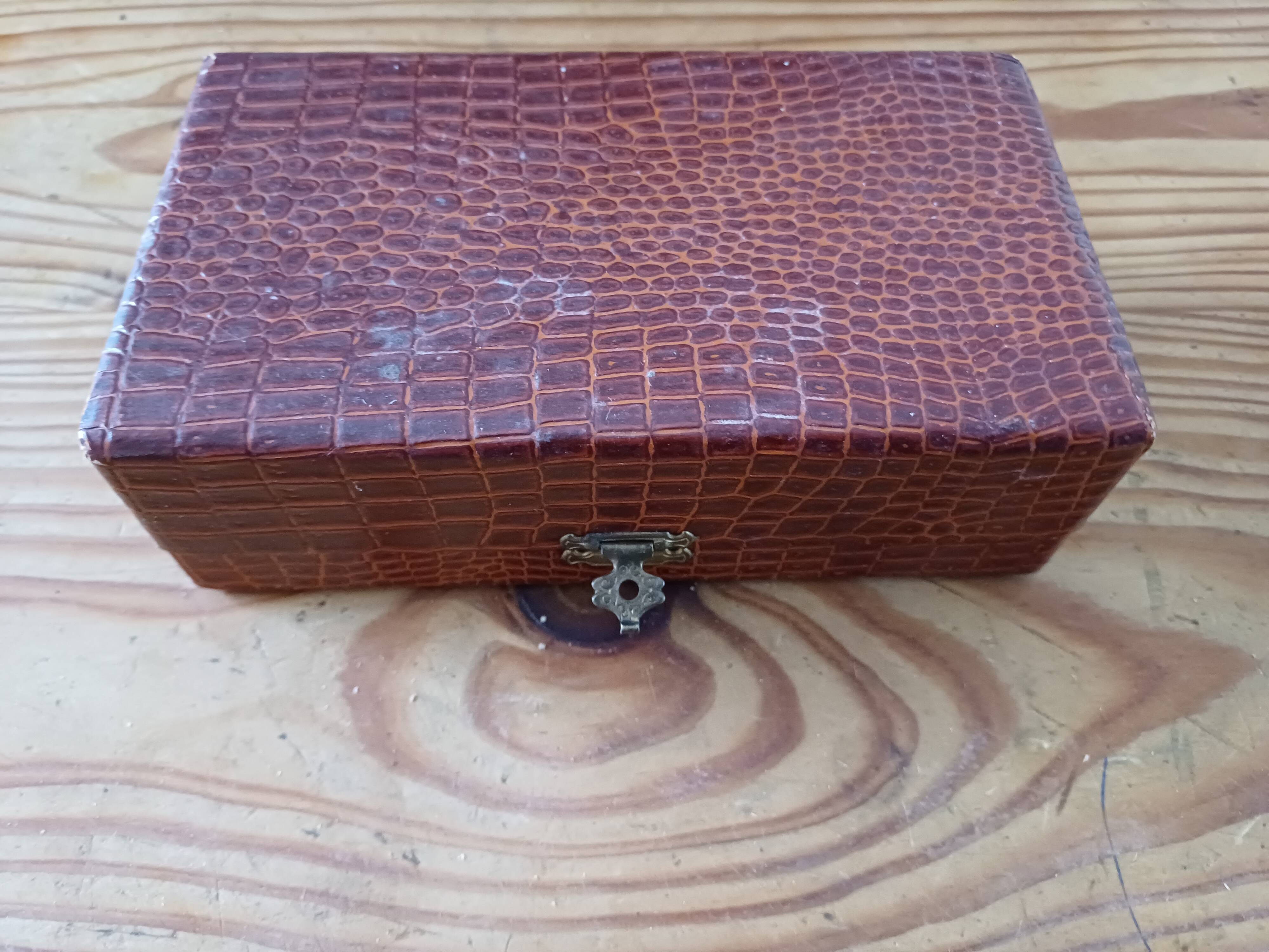 Salt and Pepper Shakers in Limoges Porcelain R.Montigny