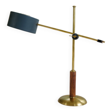 Lampe de table moderniste milieu du siècle en laiton et noyer rare par Einar Bäckström, Suède