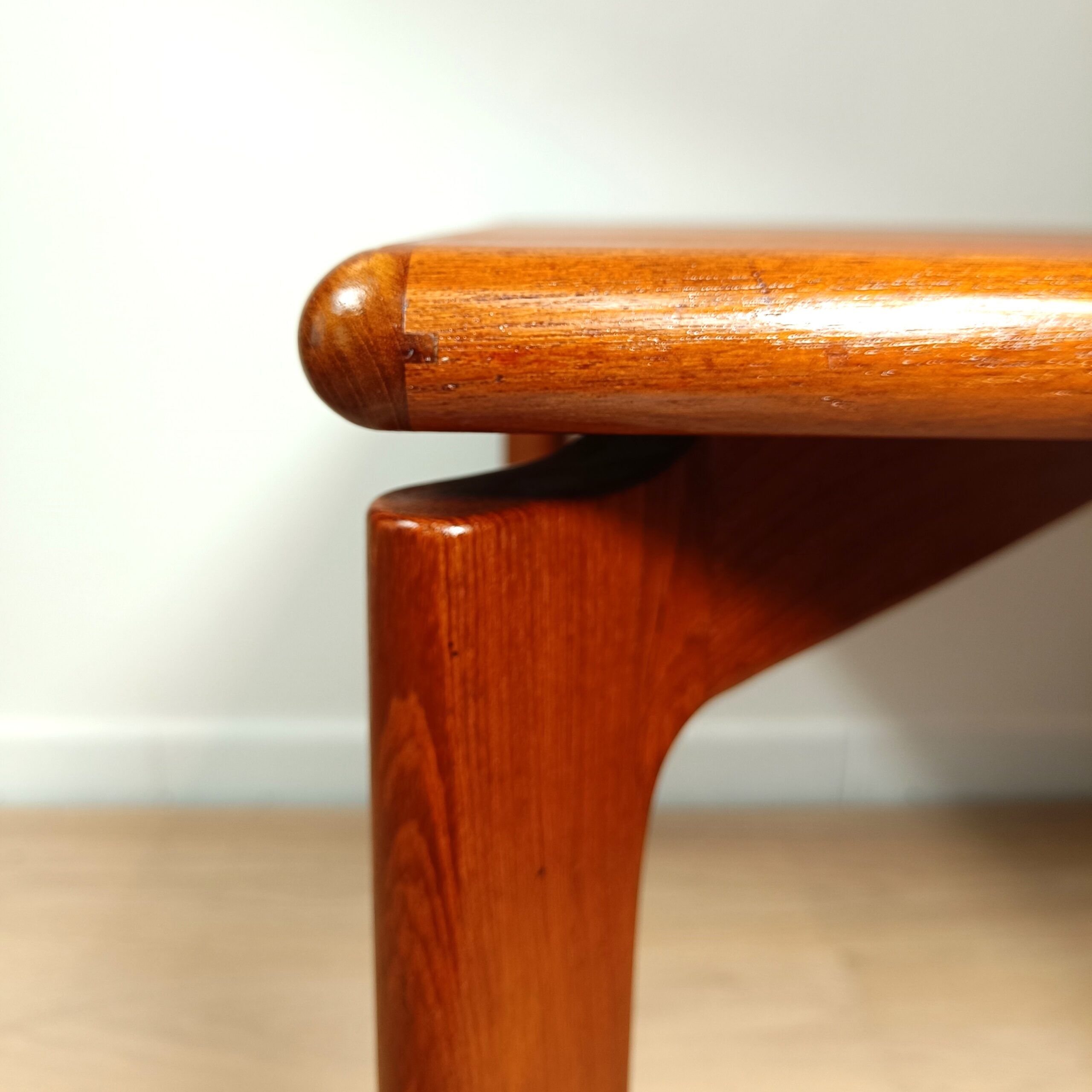 Table basse carrée en teck danois