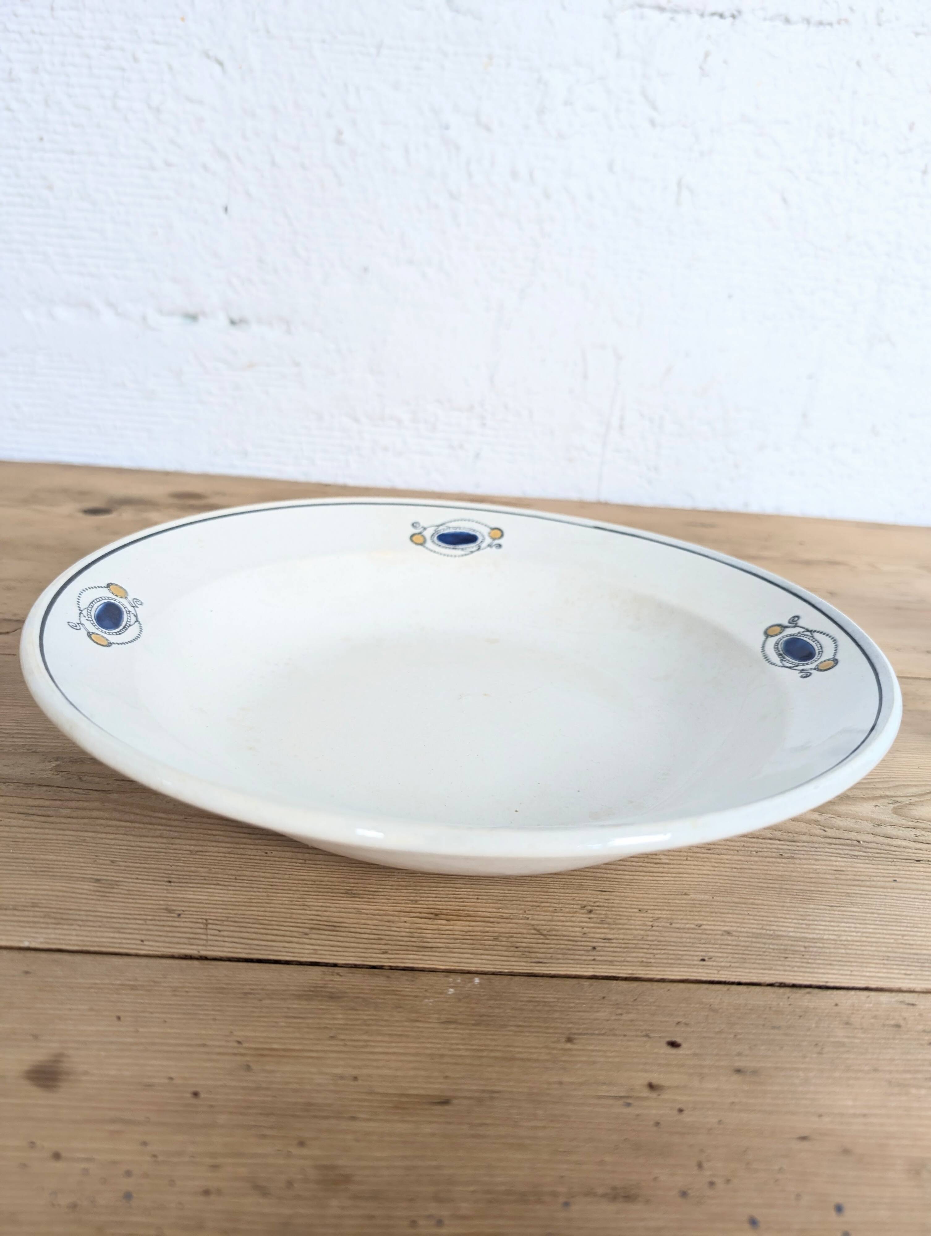Shallow round plate Somain pottery – Java decoration