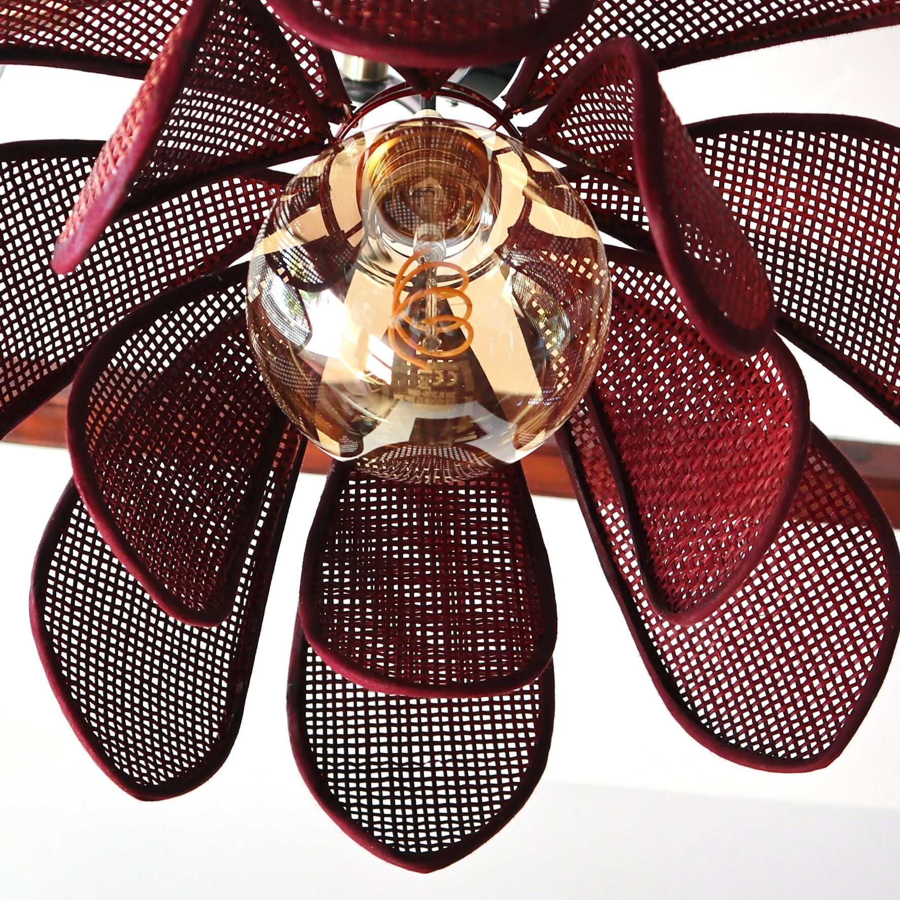 Vintage cannage lotus suspension