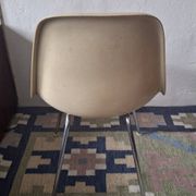 Early DSX fiberglass chair by Charles and Ray Eames for Herman Miller, 195