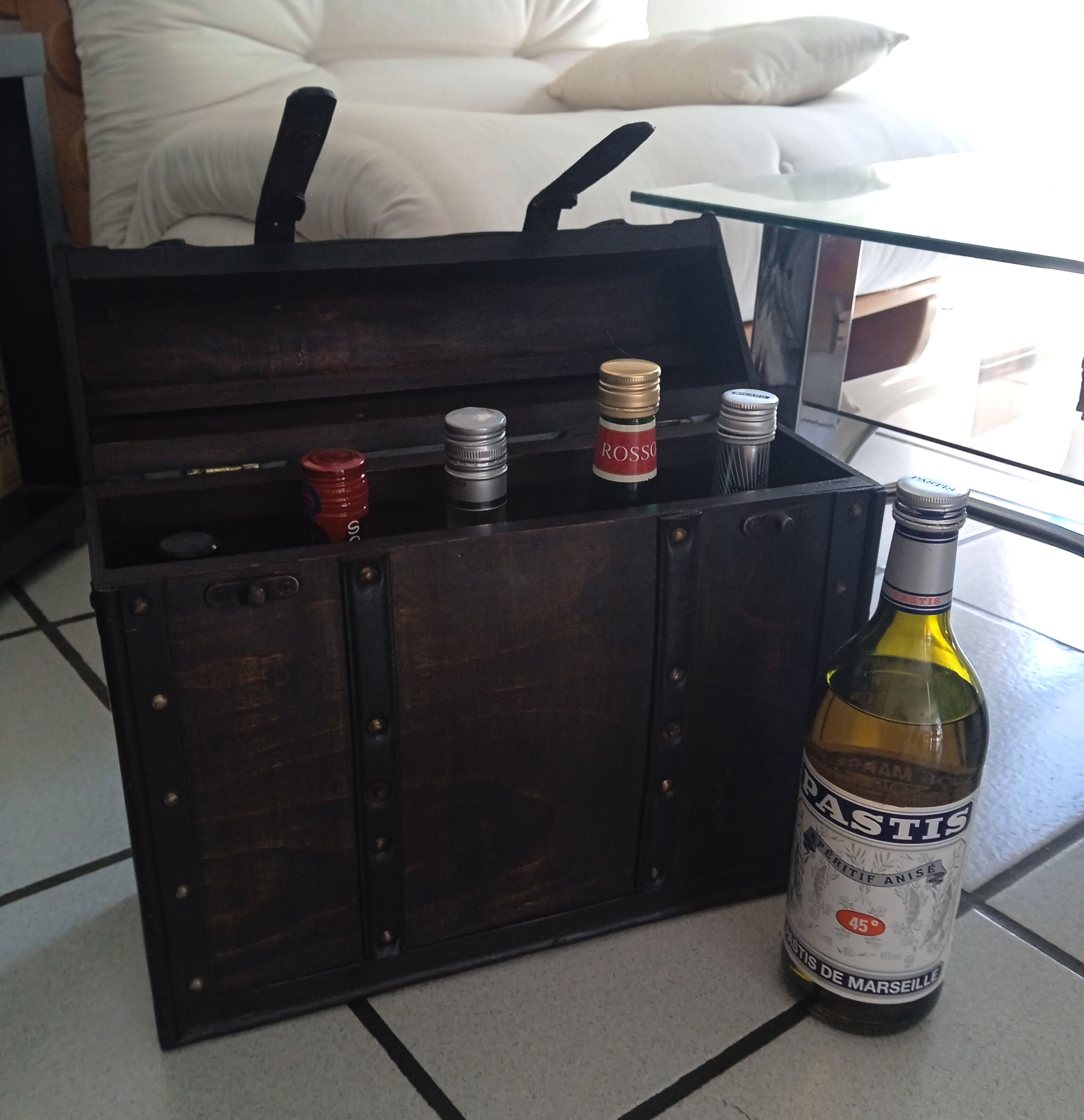 Mini bar vintage wooden briefcase