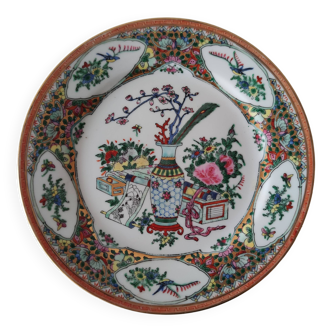 Assiette en porcelaine polychrome, Chine début XXème