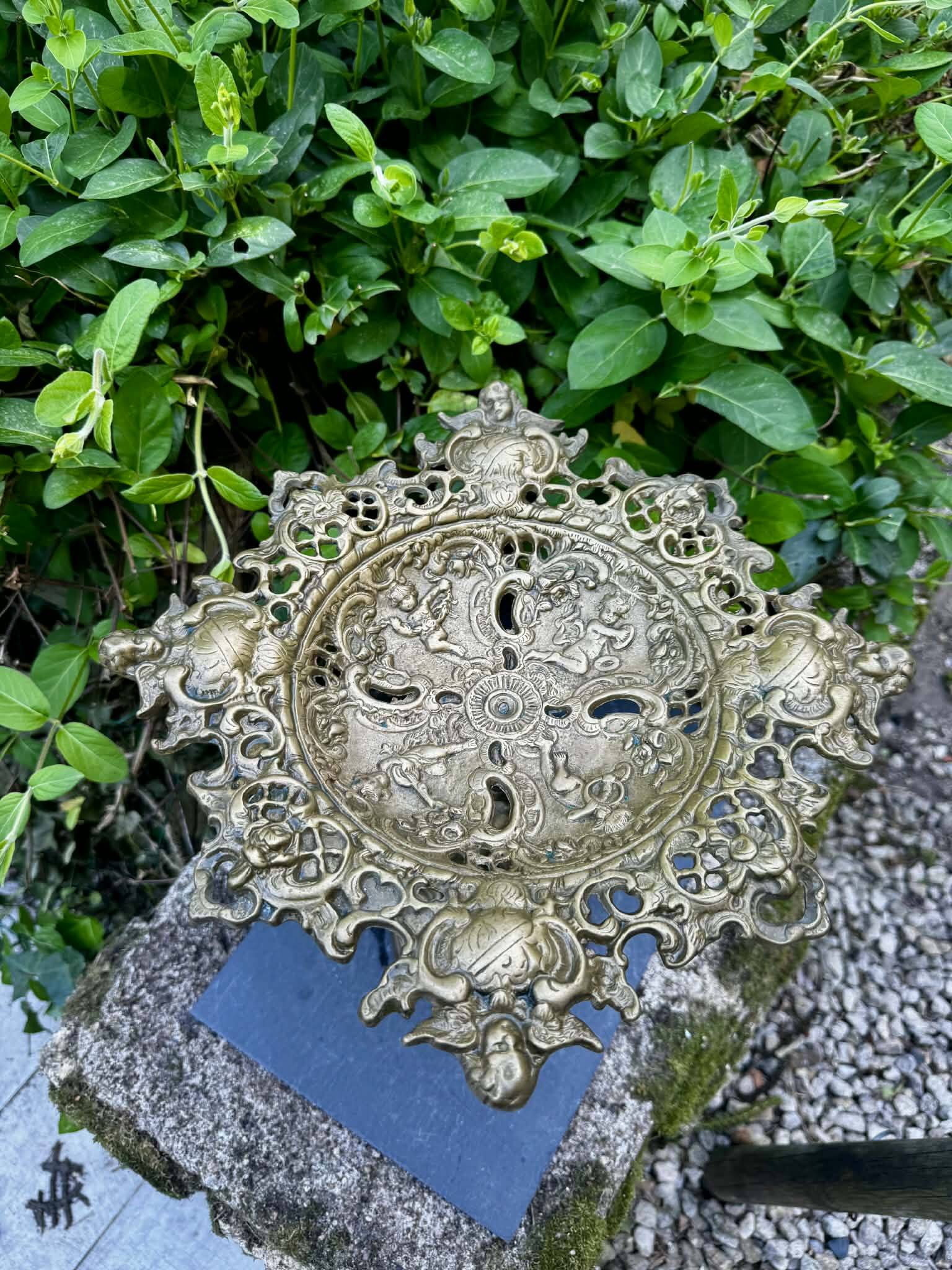 Large bronze fruit bowl from the 19th century.