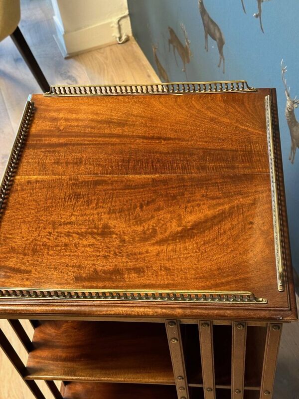 Bibliothèque tournante ancienne