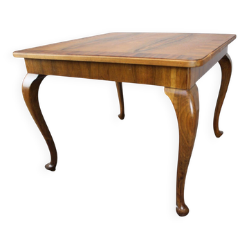 European Art Deco square coffee table from the 1930s in walnut veneer with a restored oiled finish