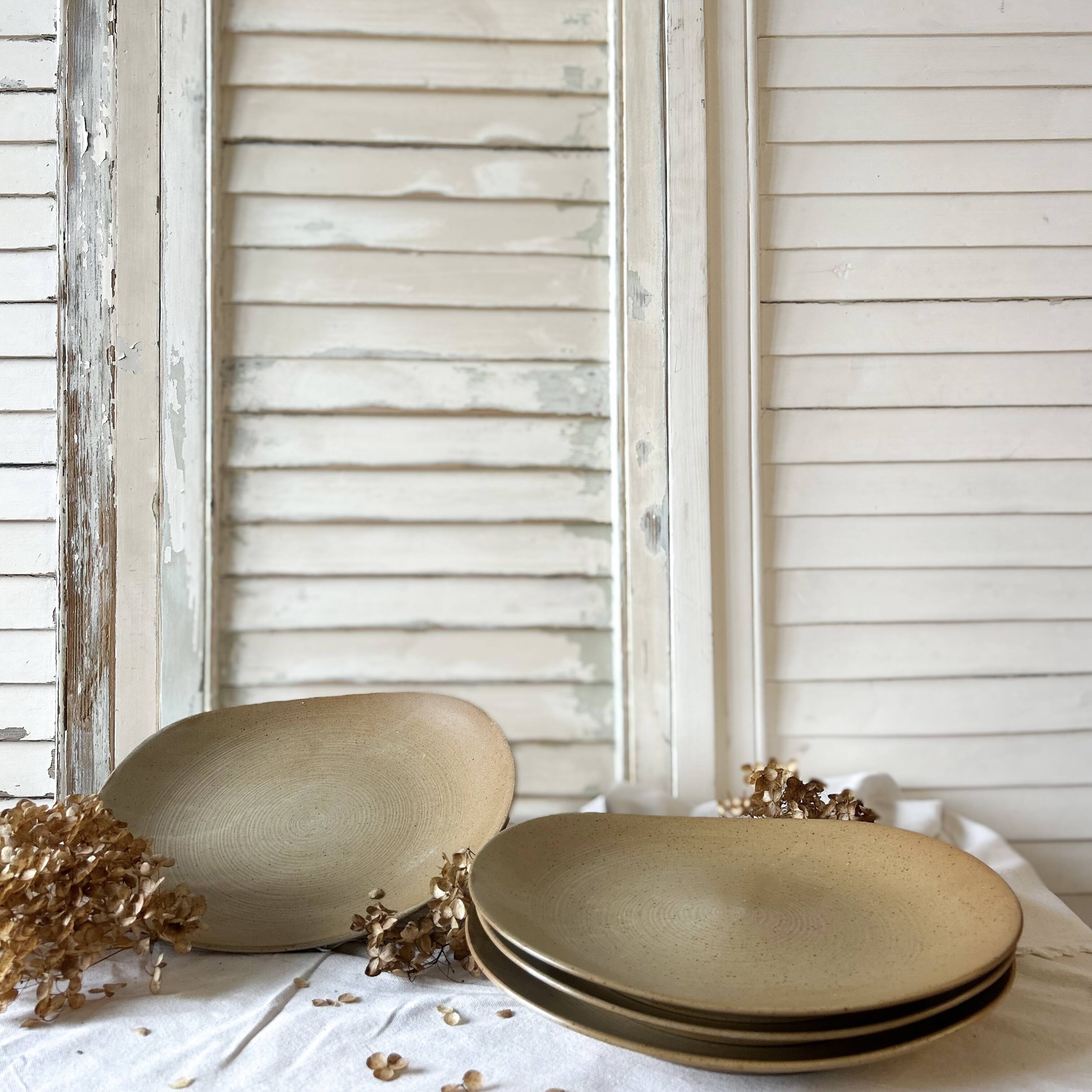 Lot grès et céramique – 2 vases vintage & 4 assiettes en grès spiralé