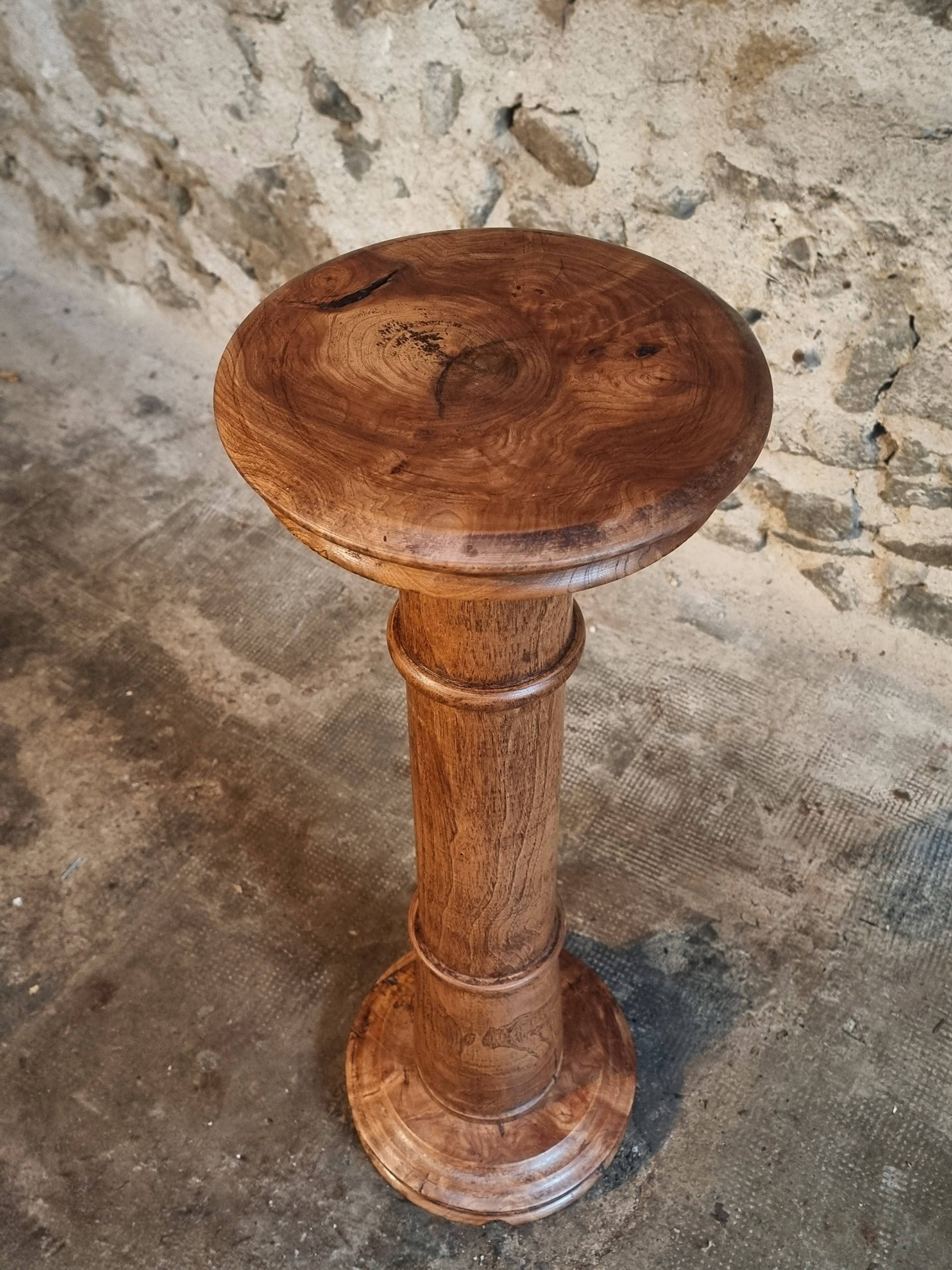 Ancient French pedestal in elm – Stand from the early 1900s