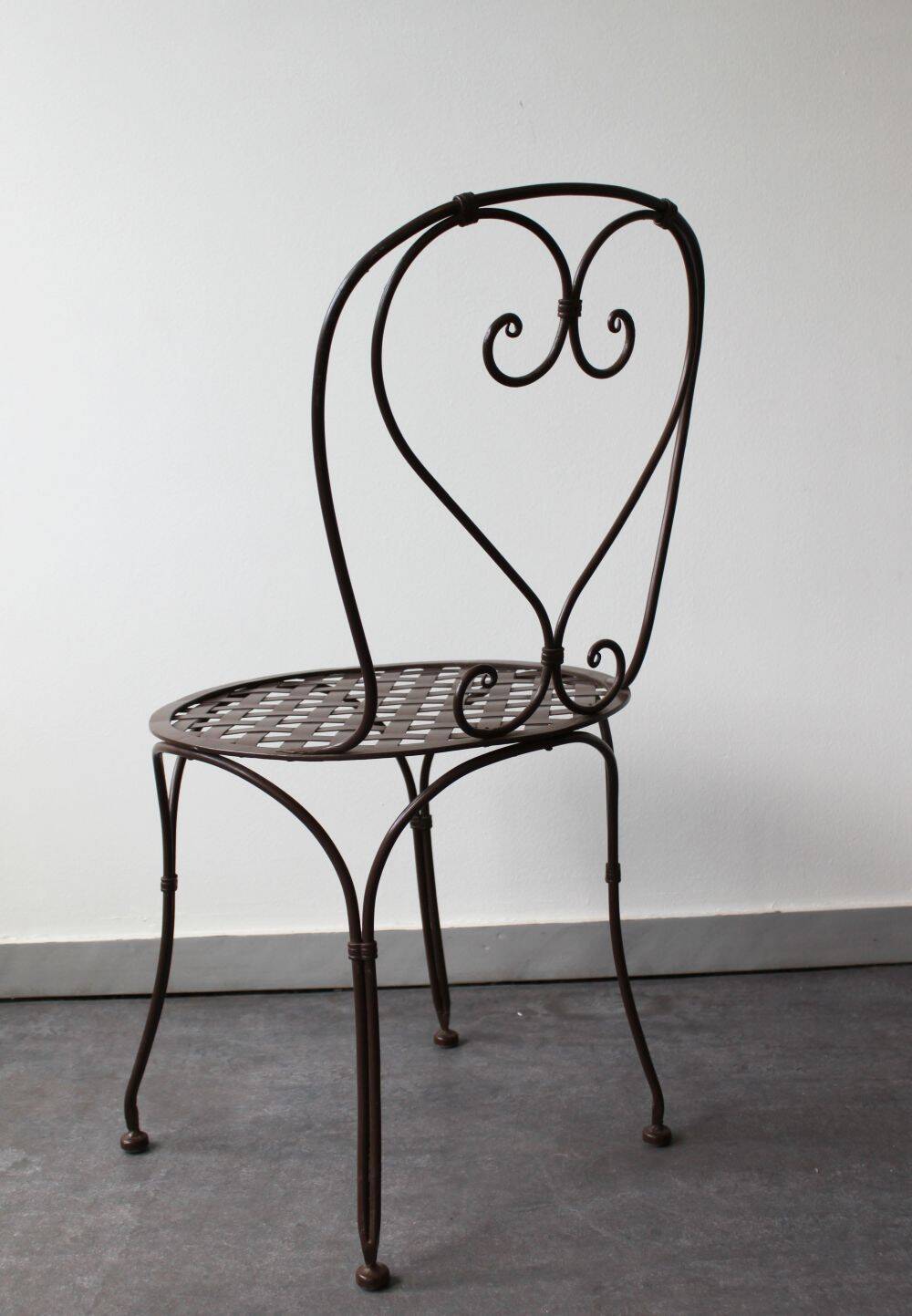 Set of 4 wrought iron chairs.