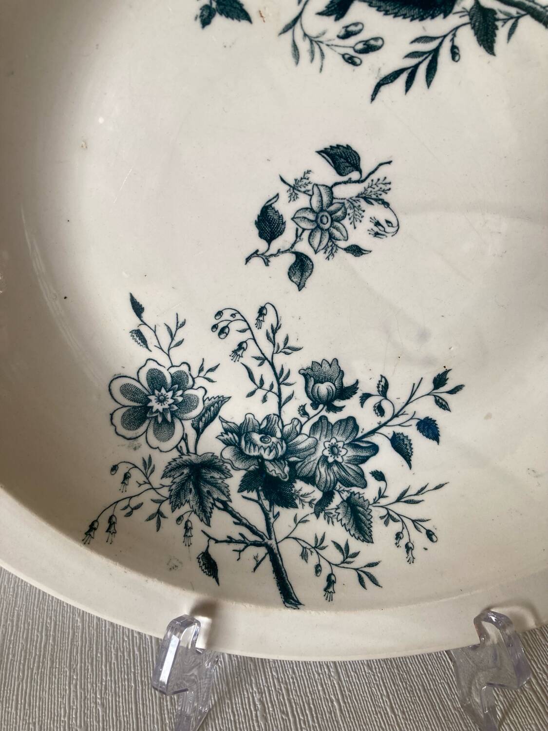 Grigny Terre de Feu dish, floral motif, 19th - 20th century