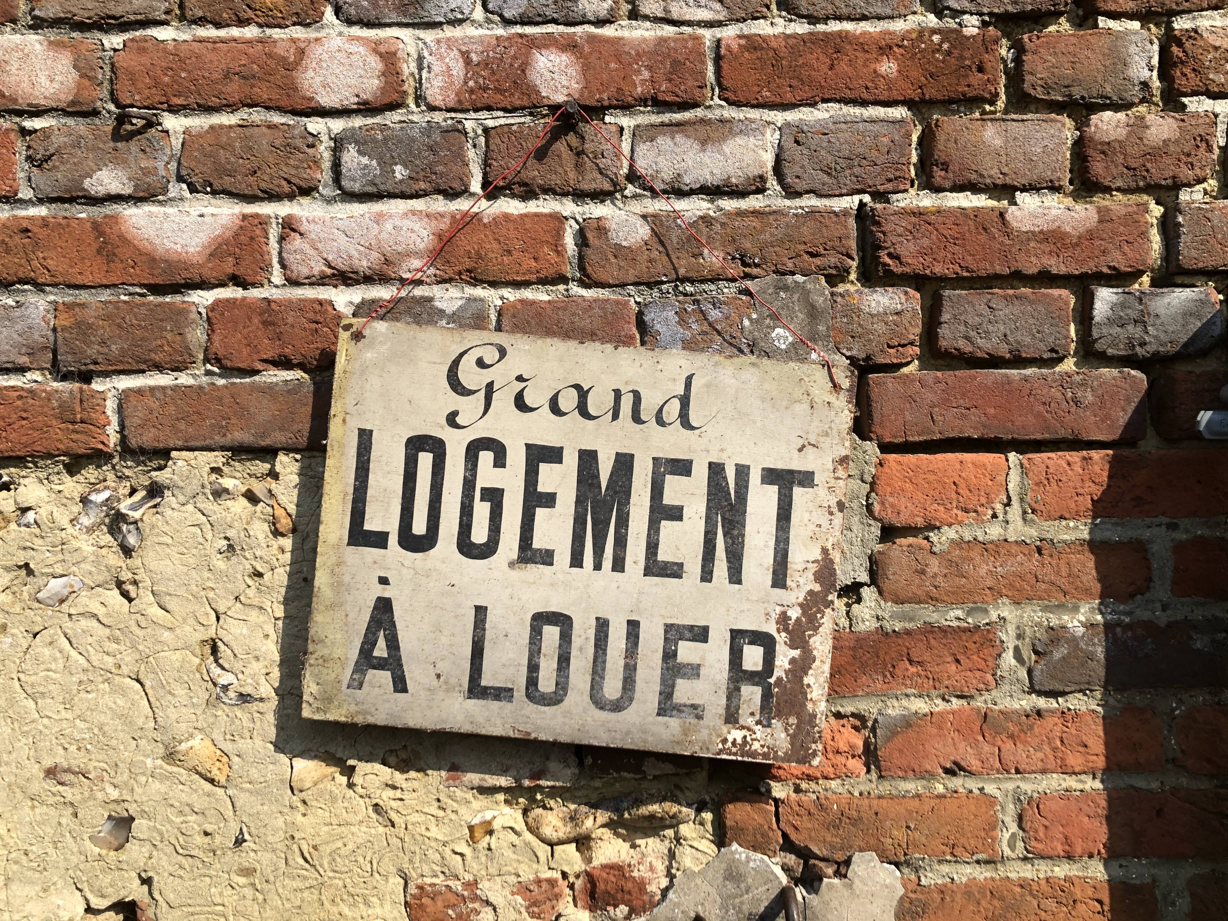 Double-sided painted panel. Large accommodation for rent