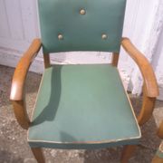 Paire de fauteuils bridge en skaï vert 1960