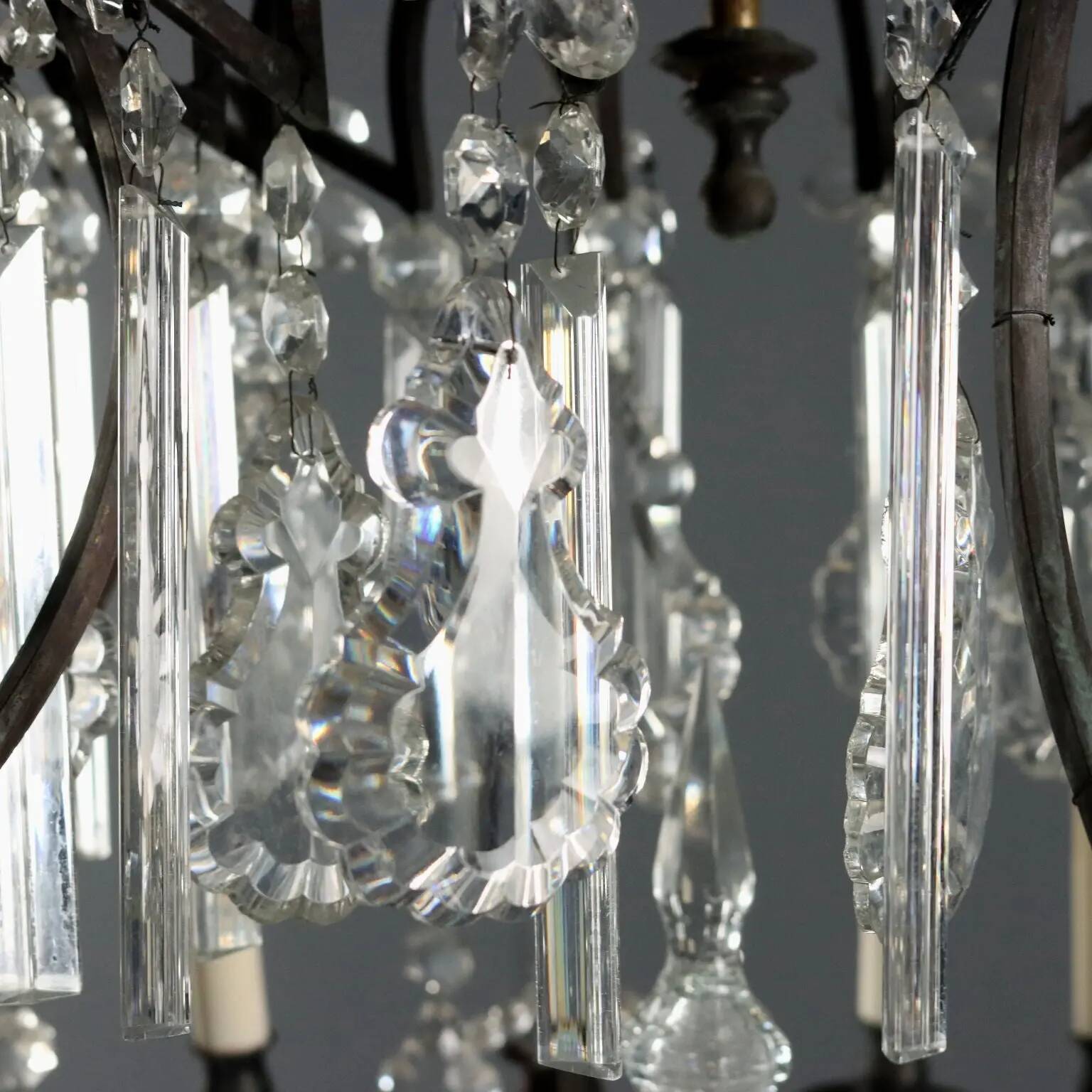 Lustre ancien en métal et verre 12 lumières Italie XXe siècle