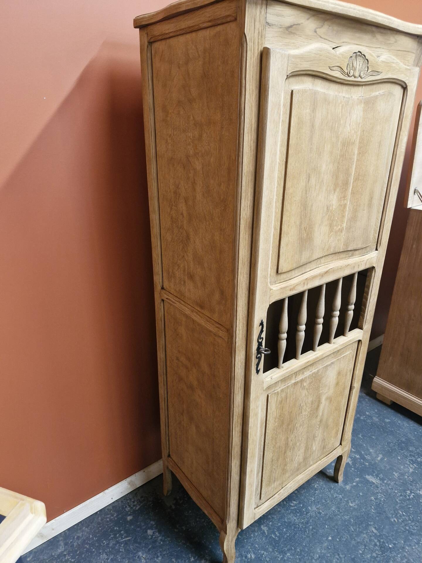 Wooden cabinet Aerogommer