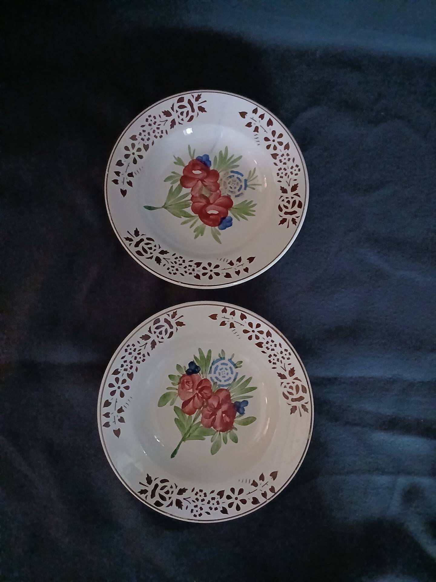 8 assiettes creuses anciennes dépareillées 