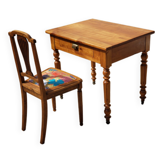 Table d'appoint ou petit bureau avec sa chaise