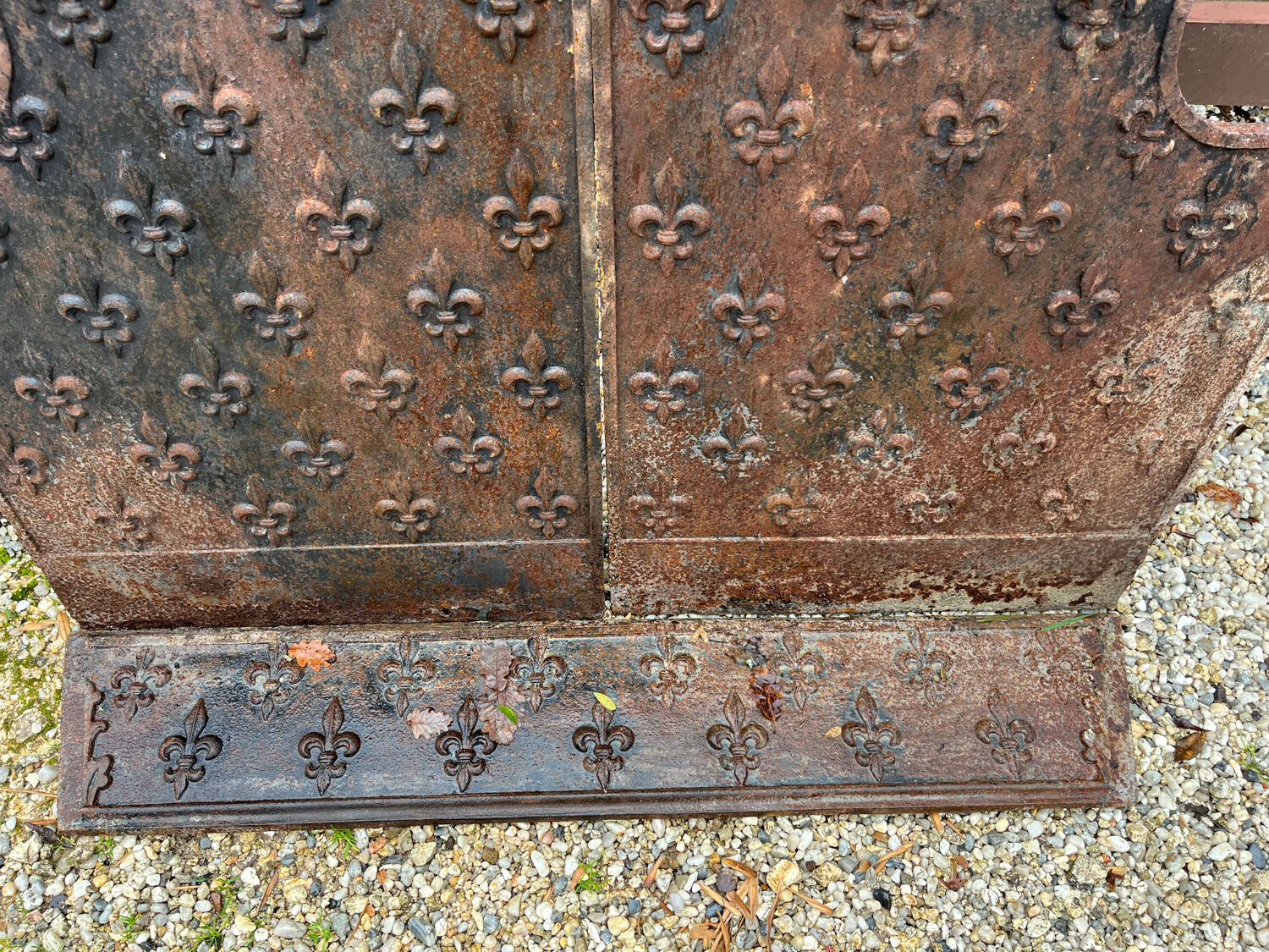 Château fireplace plaque