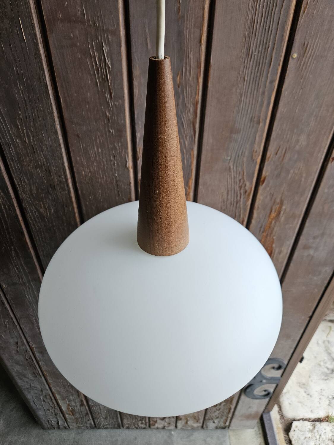 Scandinavian style pendant light in teak and opaline Louis Kalf