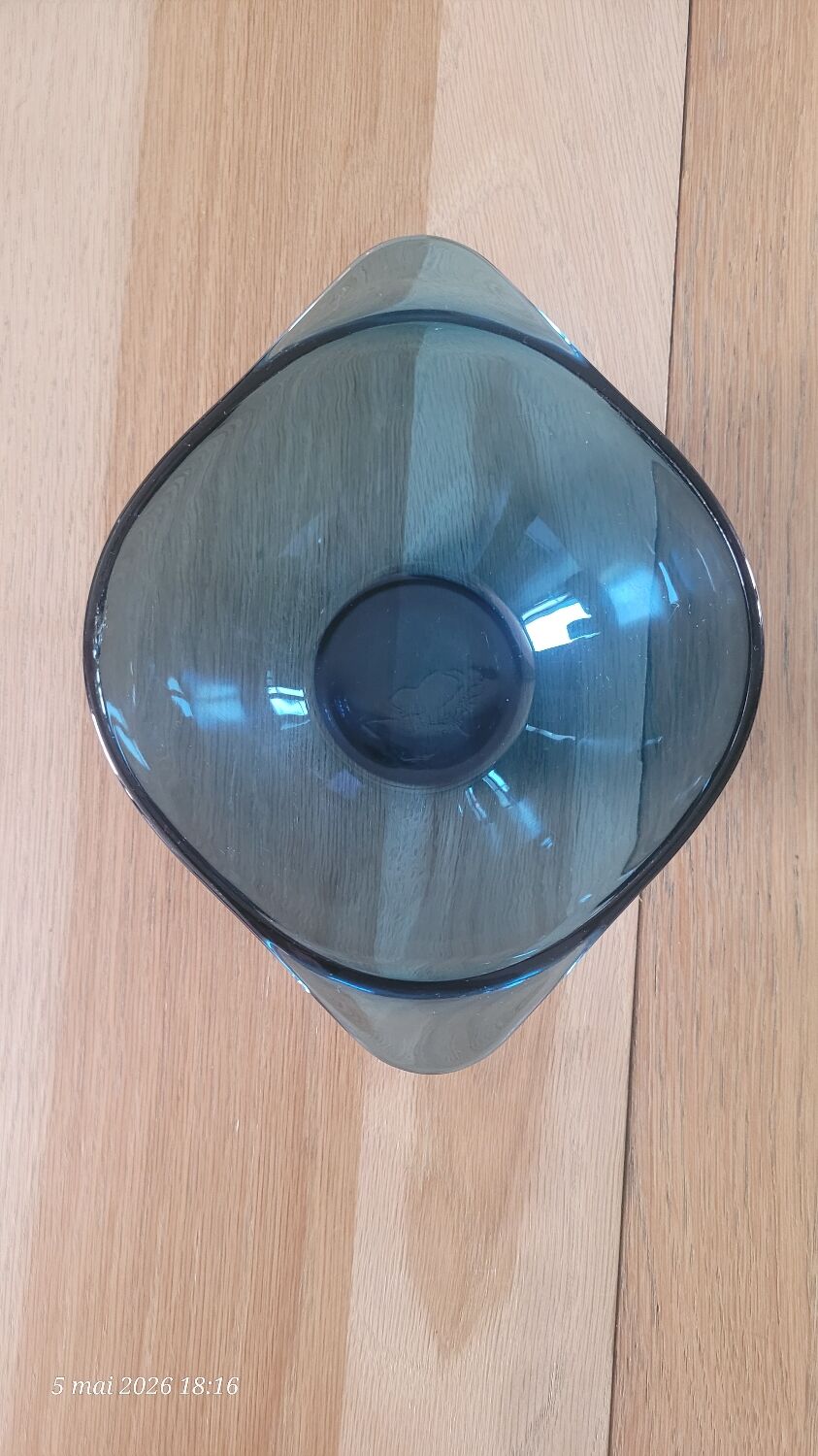 2 ear bowls in coloured glass Vereco