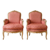 Paire de fauteuils cabriolet Louis XV en bois et tissu rose