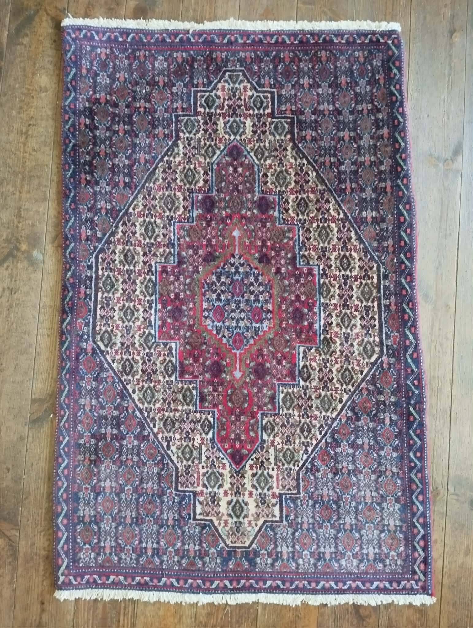 Handmade Persian Senneh rug 110x68cm