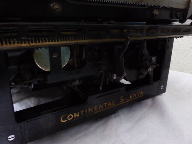 Typewriter, Typewriter Silenta Continental, made in Germany in 1937, Art Deco