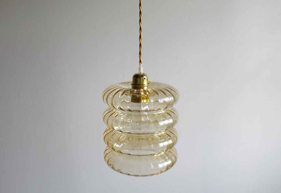 Amber glass suspension