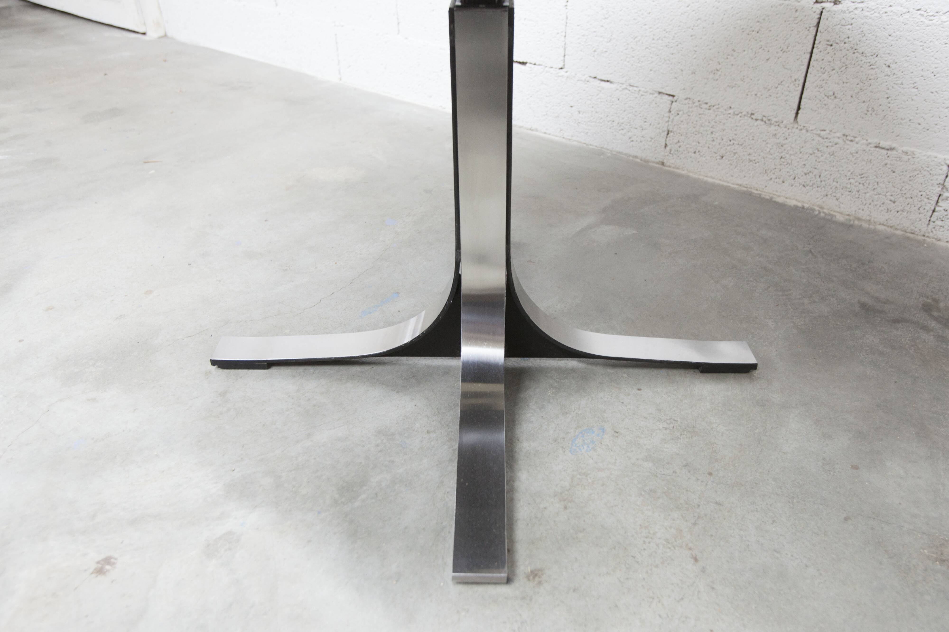 Round table rises and lowers Osvaldo Borsani black and chrome with extension