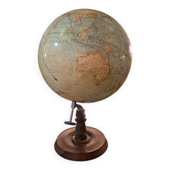 Terrestrial globe (1 mm = 20 km)