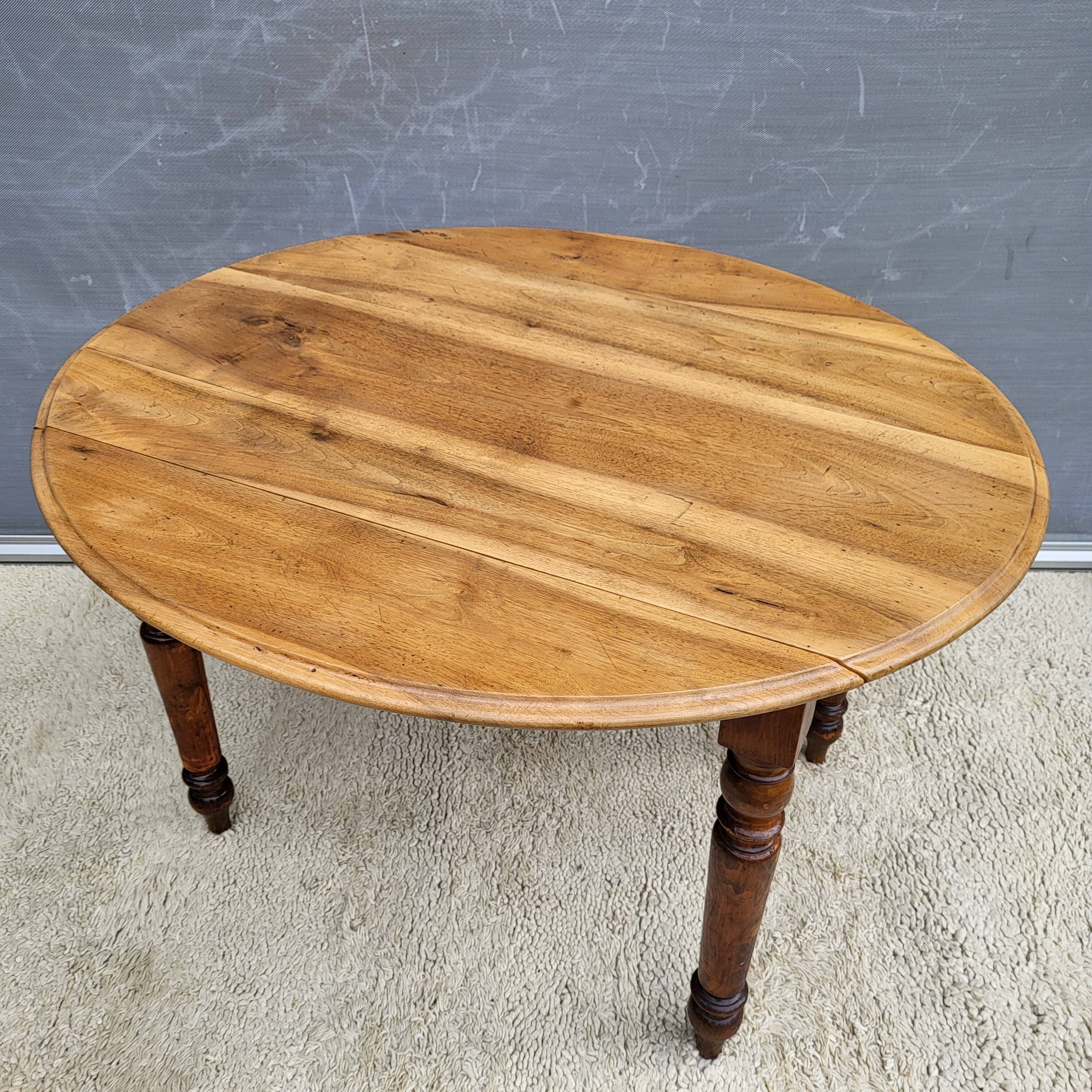 Table XIXth in Elm and Cherry: The Louis-Philippe Elegance