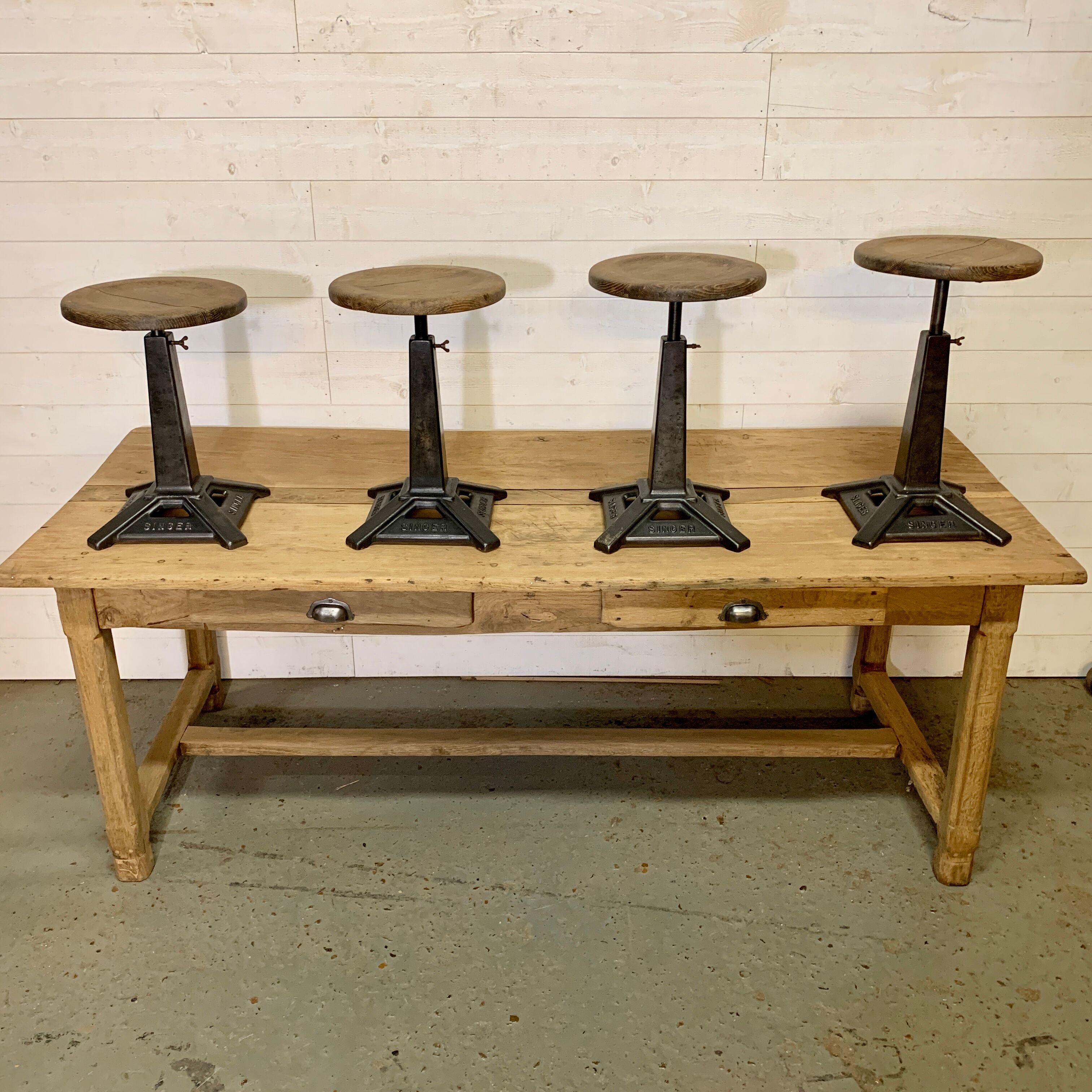 Singer industrial foot stool "Eiffel"