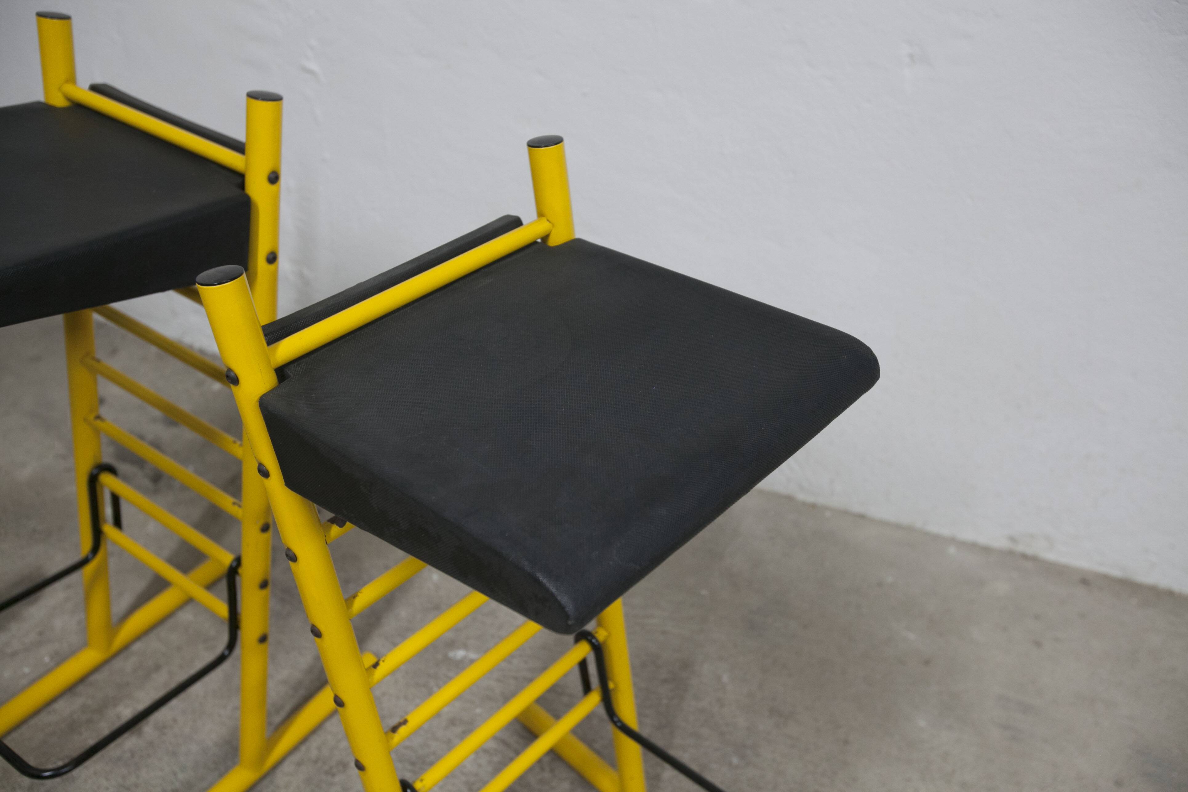 Pair of adjustable Italian bar stools in lacquered yellow and black