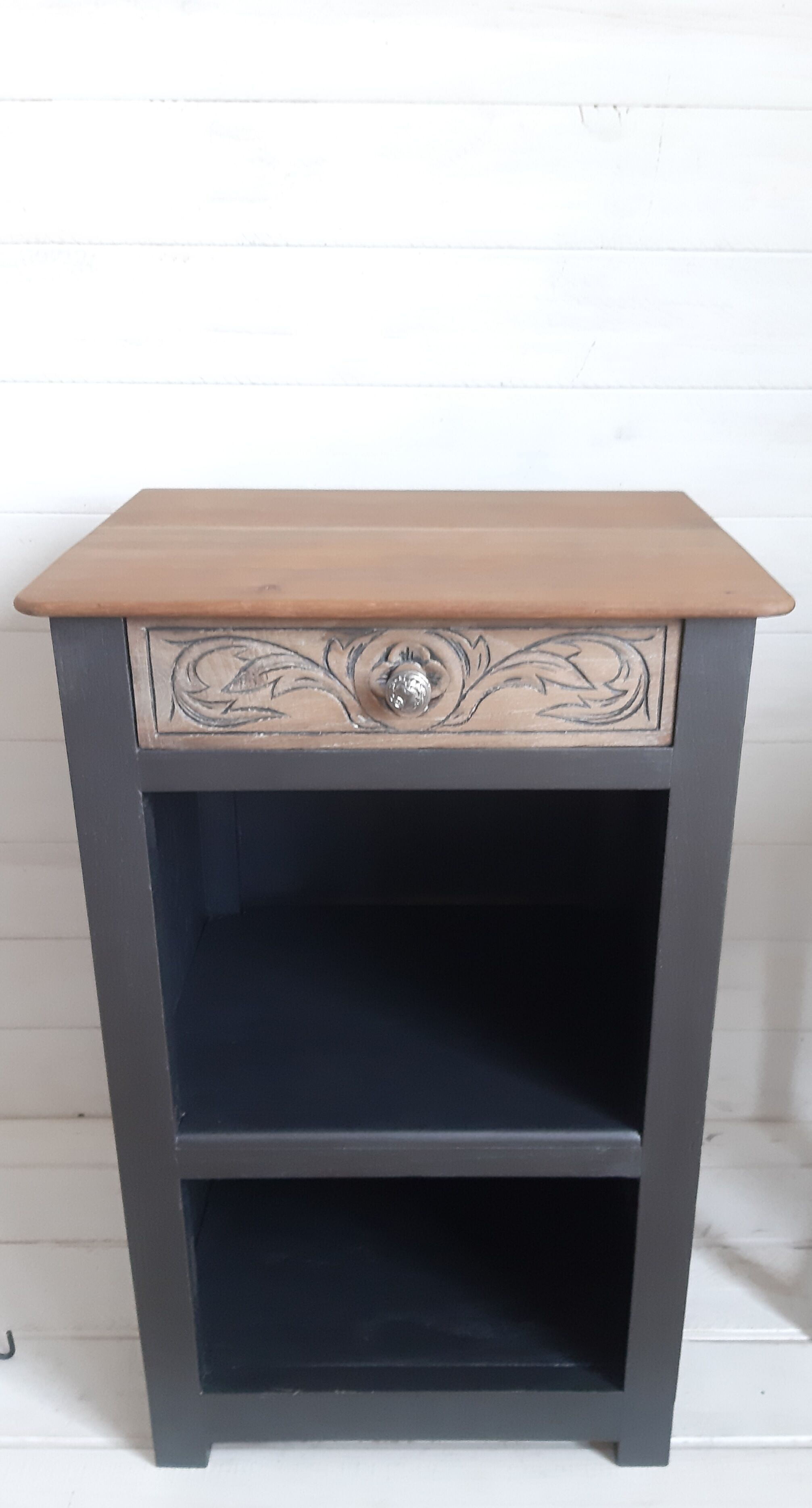 Bedside table/ Side cabinet