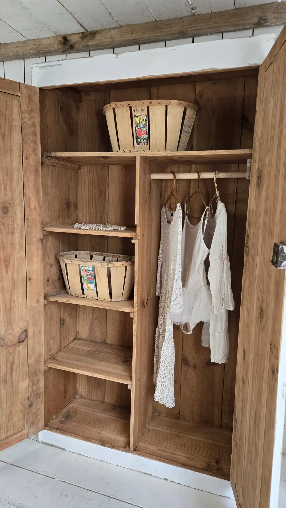 Workshop cabinet