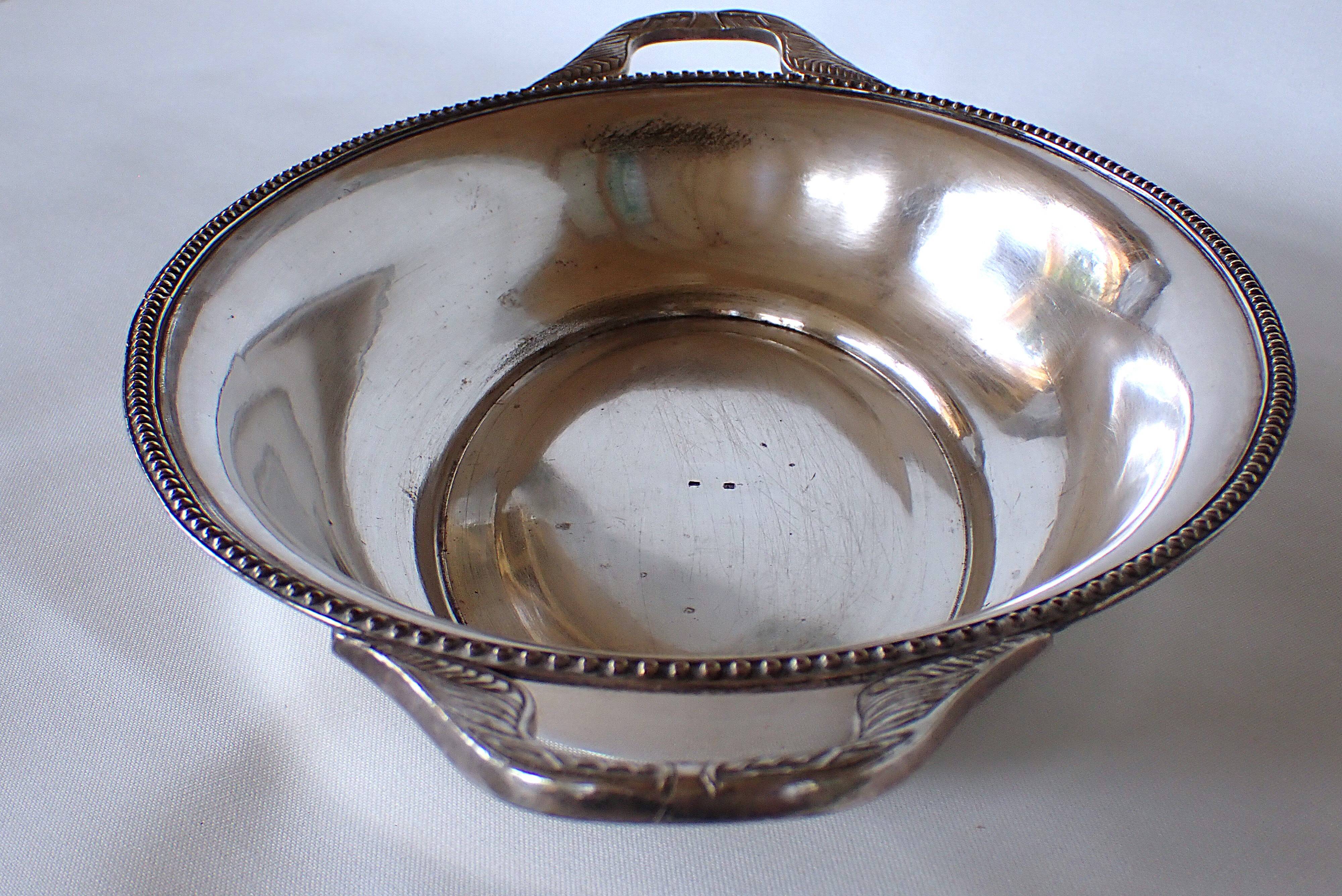 Oval silver-plated metal serving dish/basket/basket