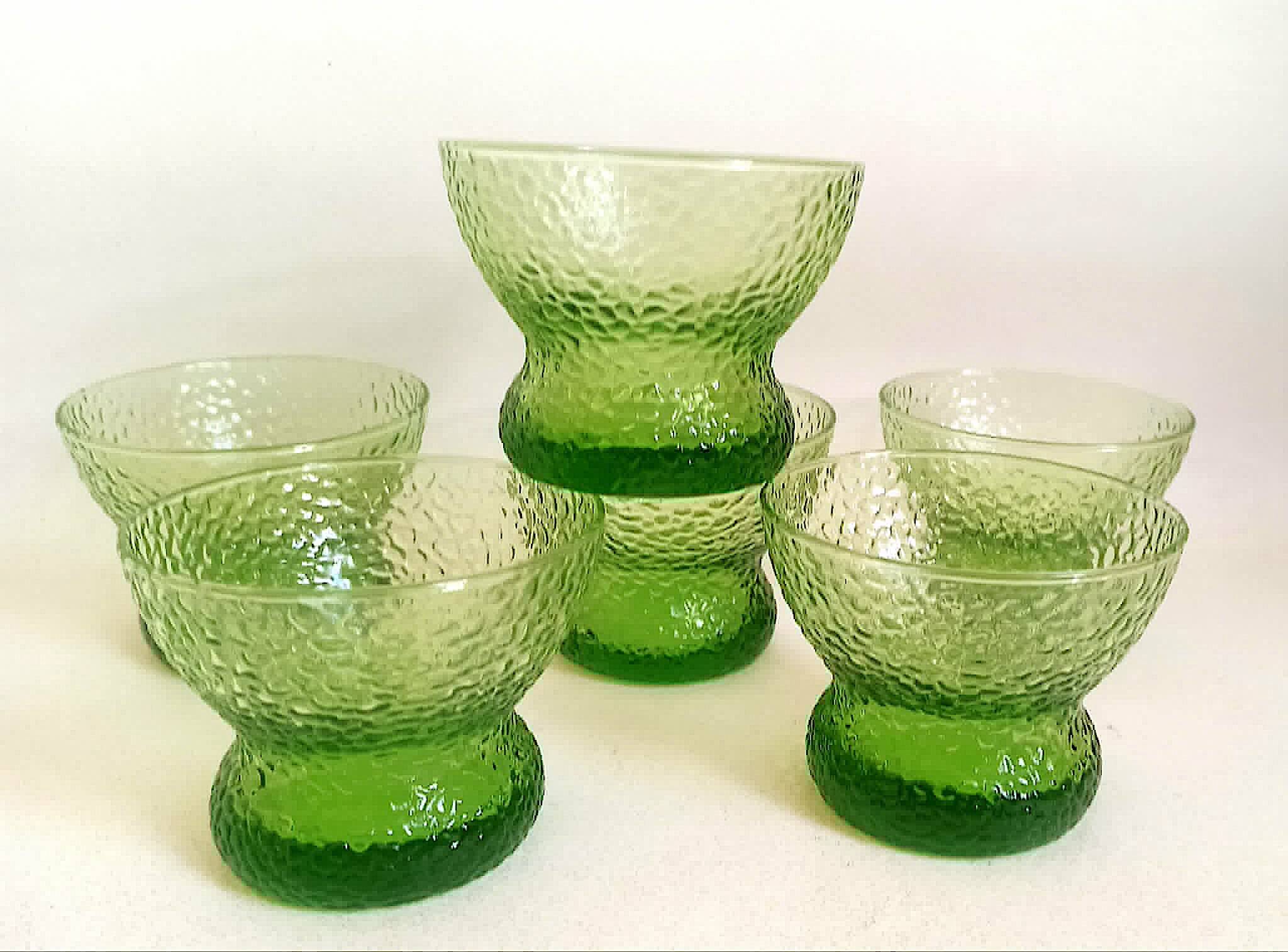 Set of 6 1970s bowls, diameter 11 cm.