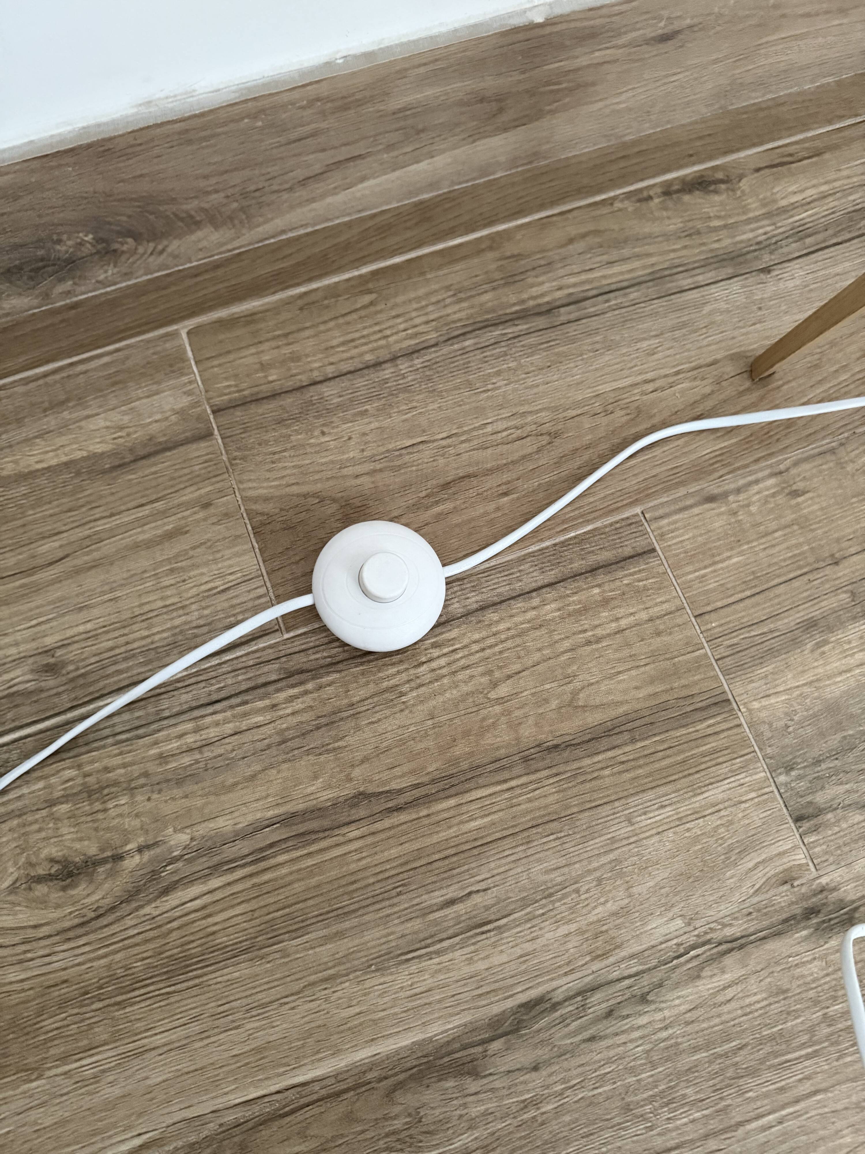 Scandinavian floor lamp - linen and solid wood