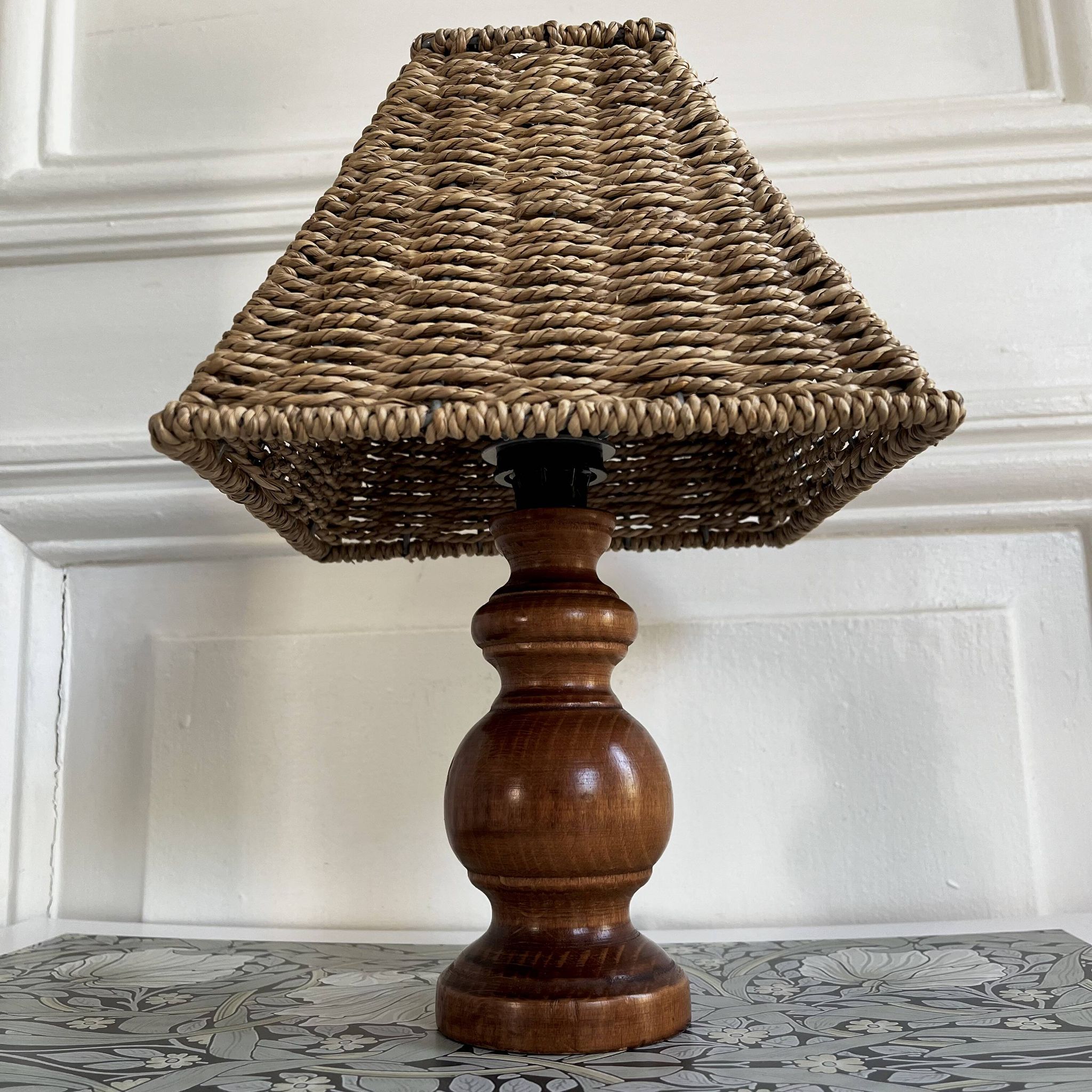Lampe en bois, abat-jour corde, années 70